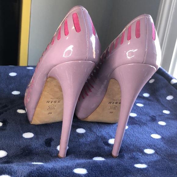 Shoes, shoes, shoes! - Picture 3 of 3